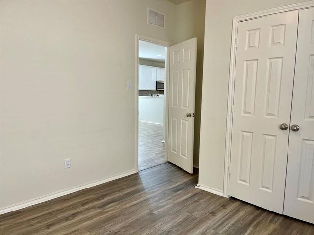 595 Eves Necklace DR, Buda, TX 78610