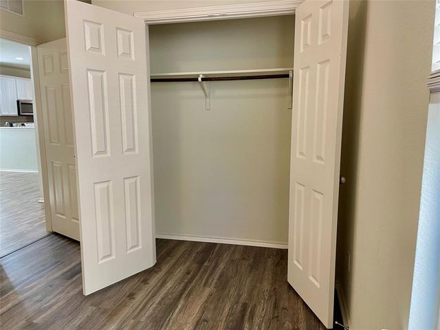 595 Eves Necklace DR, Buda, TX 78610