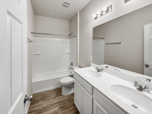 595 Eves Necklace DR, Buda, TX 78610