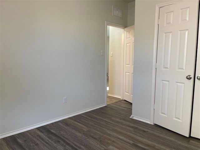 595 Eves Necklace DR, Buda, TX 78610