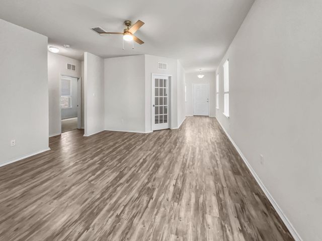 595 Eves Necklace DR, Buda, TX 78610