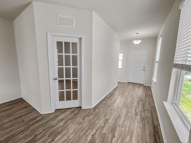 595 Eves Necklace DR, Buda, TX 78610