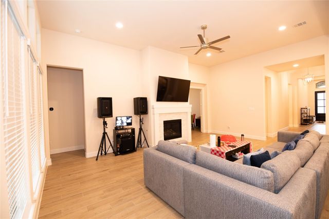 19211 Belmont Stakes Way, Tomball, TX 77377