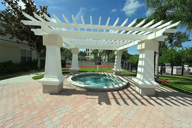 5110 NORTHRIDGE ROAD 202, Sarasota, FL 34238