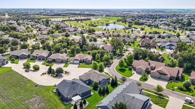 4245 Coventry Drive S, Fargo, ND 58104