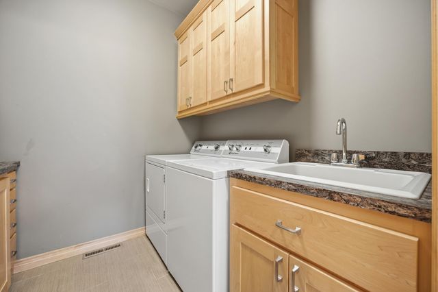 4245 Coventry Drive S, Fargo, ND 58104