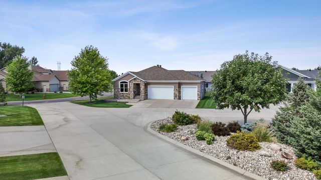 4245 Coventry Drive S, Fargo, ND 58104