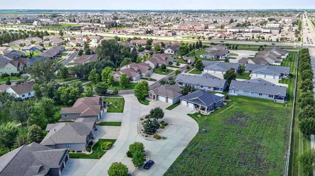4245 Coventry Drive S, Fargo, ND 58104