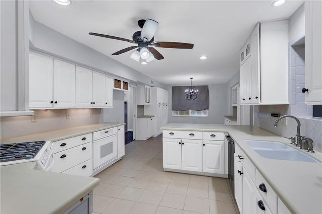 6 Vicksburg Lane, Richardson, TX 75080