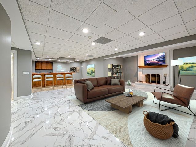43 Candlewood Drive, North Barrington, IL 60010