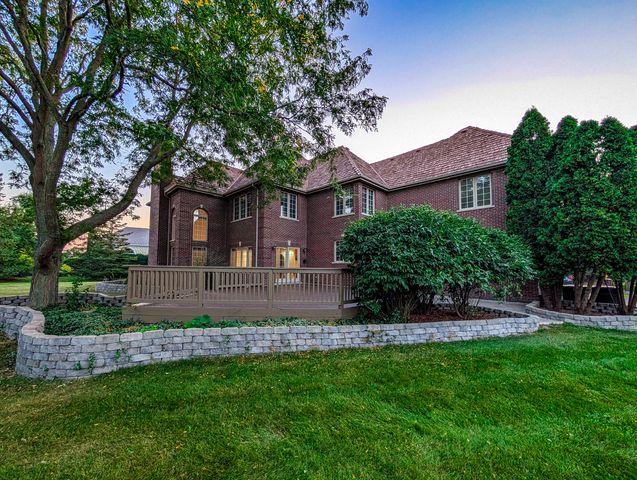 43 Candlewood Drive, North Barrington, IL 60010