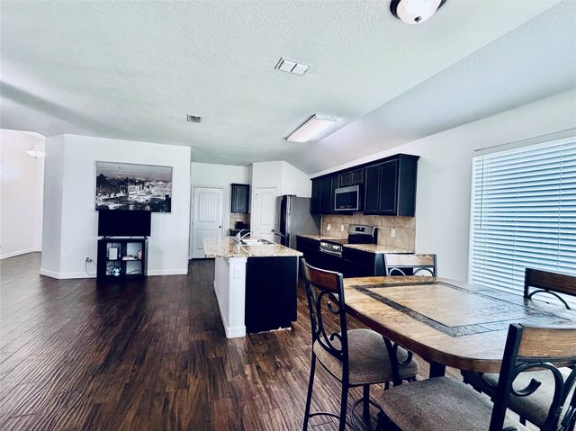 520 Cantebury Park Lane, Ponder, TX 76259