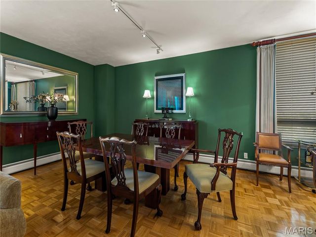 200 S Brentwood Boulevard 13A, Clayton, MO 63105