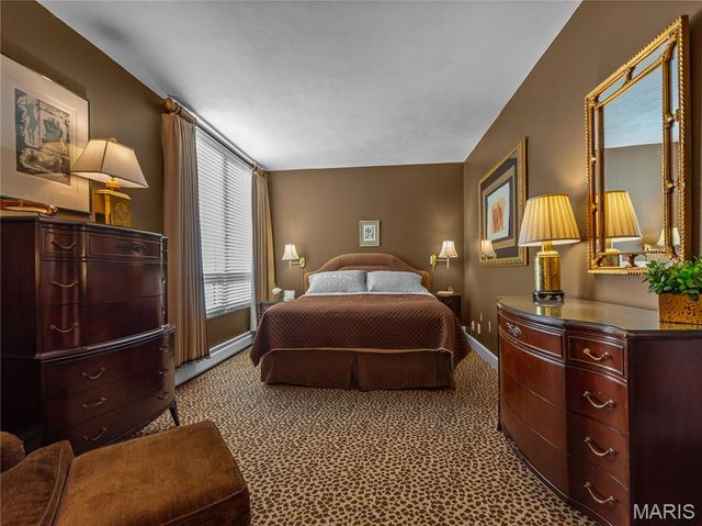 200 S Brentwood Boulevard 13A, Clayton, MO 63105