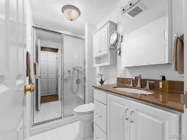 200 S Brentwood Boulevard 13A, Clayton, MO 63105
