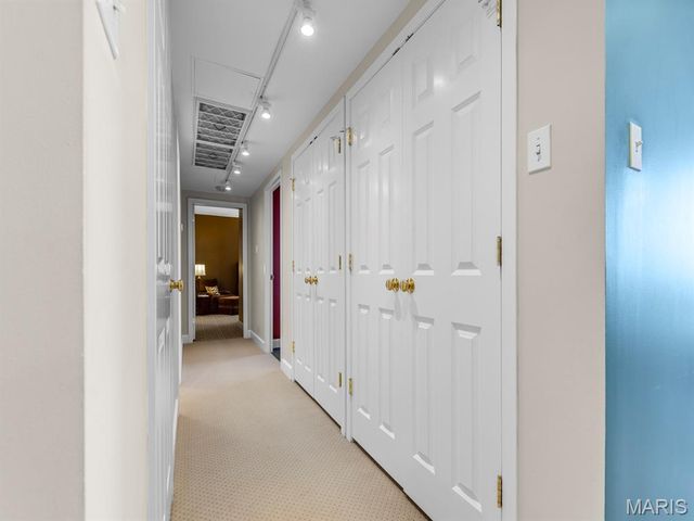 200 S Brentwood Boulevard 13A, Clayton, MO 63105
