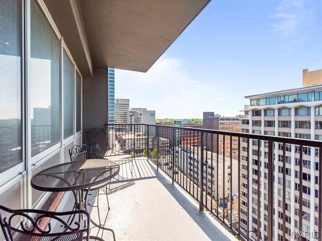 200 S Brentwood Boulevard 13A, Clayton, MO 63105
