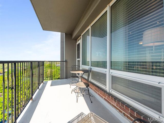 200 S Brentwood Boulevard 13A, Clayton, MO 63105