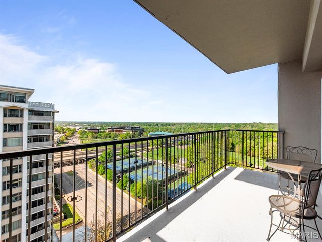 200 S Brentwood Boulevard 13A, Clayton, MO 63105