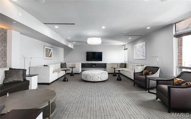 200 S Brentwood Boulevard 13A, Clayton, MO 63105