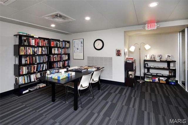 200 S Brentwood Boulevard 13A, Clayton, MO 63105