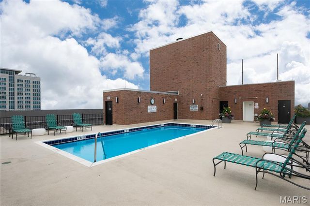 200 S Brentwood Boulevard 13A, Clayton, MO 63105