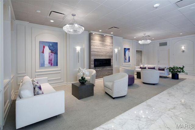 200 S Brentwood Boulevard 13A, Clayton, MO 63105