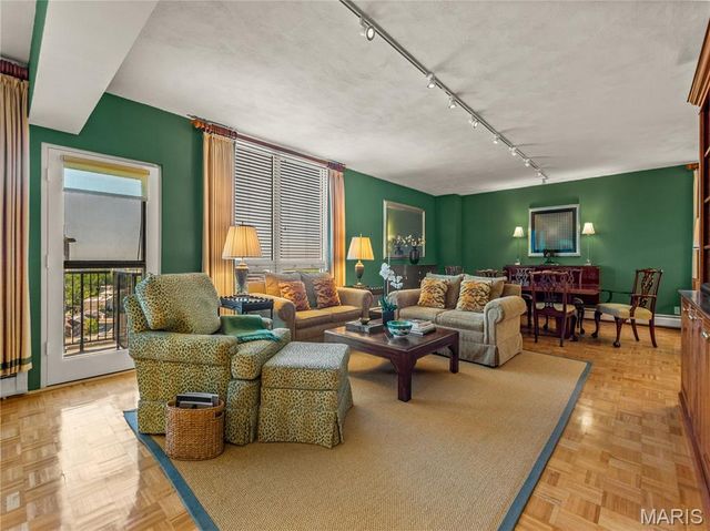 200 S Brentwood Boulevard 13A, Clayton, MO 63105