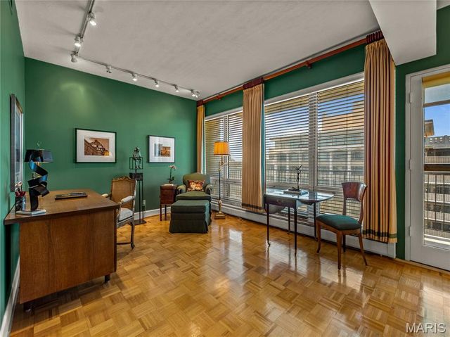 200 S Brentwood Boulevard 13A, Clayton, MO 63105