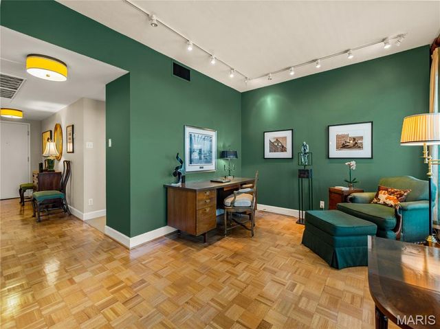200 S Brentwood Boulevard 13A, Clayton, MO 63105