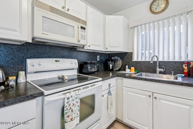 18 San Salvador Street, Toms River, NJ 08757