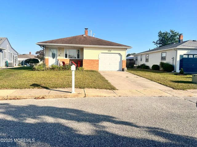 18 San Salvador Street, Toms River, NJ 08757
