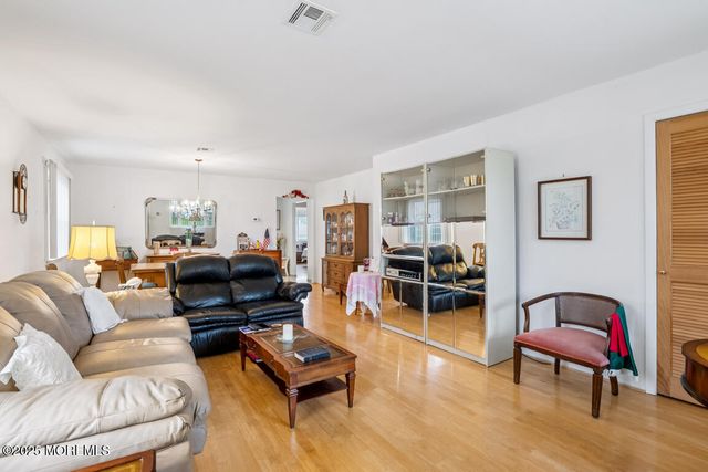 18 San Salvador Street, Toms River, NJ 08757