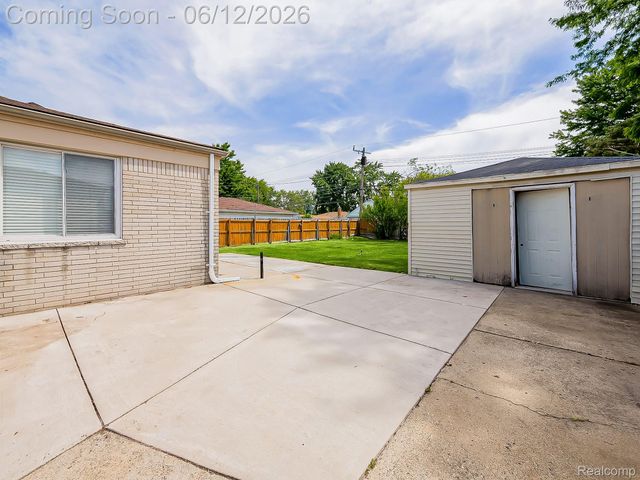 29340 Fairfield Avenue, Warren, MI 48088