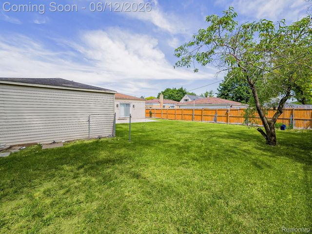 29340 Fairfield Avenue, Warren, MI 48088
