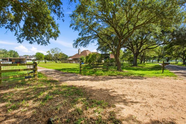 2603 River Road, Sealy, TX 77474