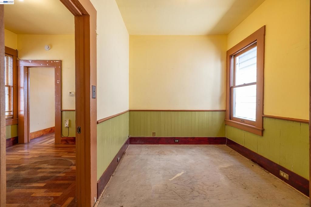 Image 10 of property listing at 917 Central Ave, Alameda, CA 94501