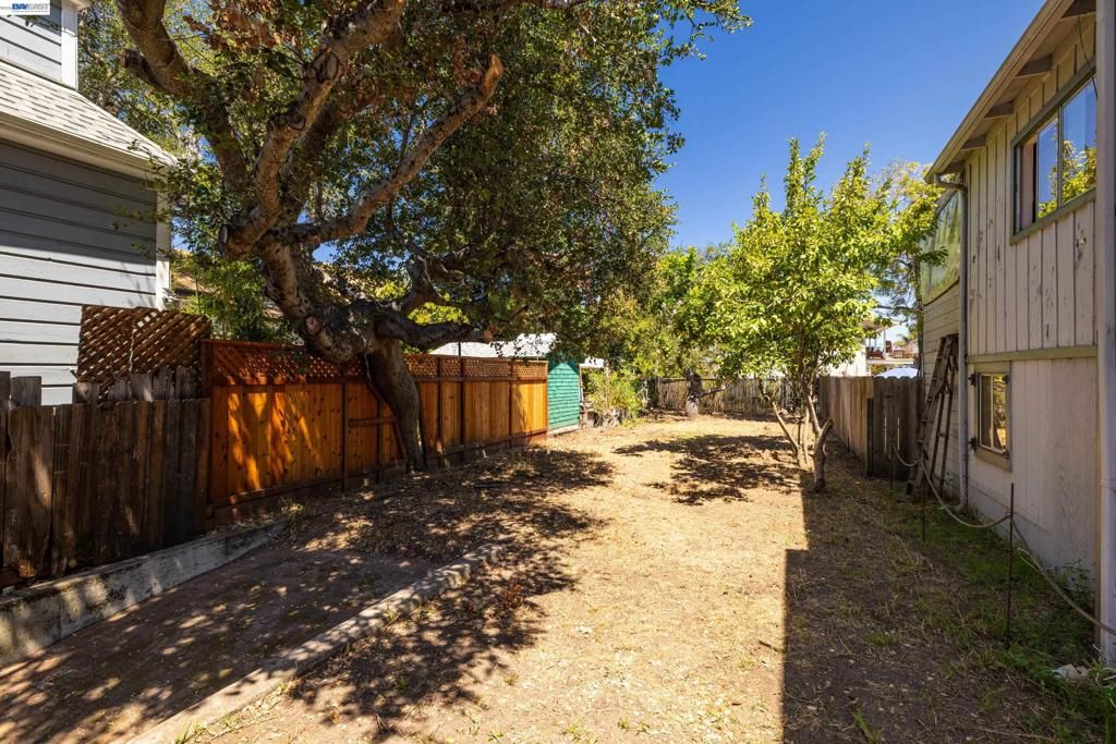 Image 19 of property listing at 917 Central Ave, Alameda, CA 94501