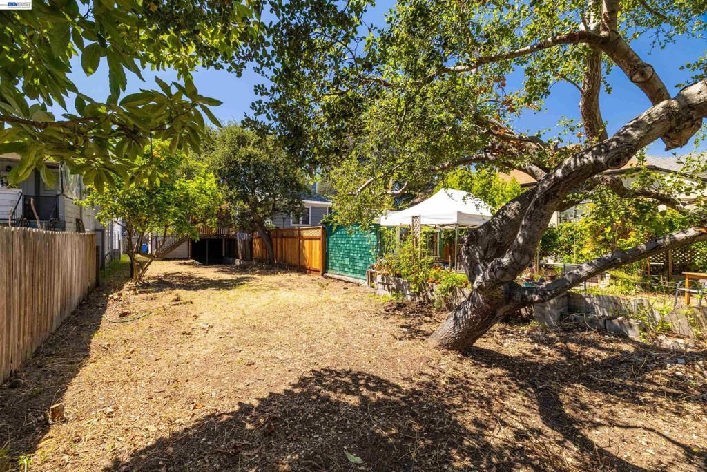 Image 21 of property listing at 917 Central Ave, Alameda, CA 94501