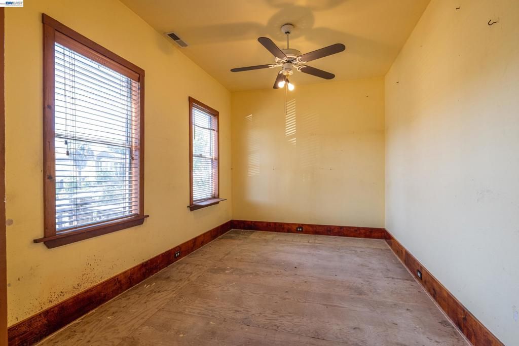Image 6 of property listing at 917 Central Ave, Alameda, CA 94501