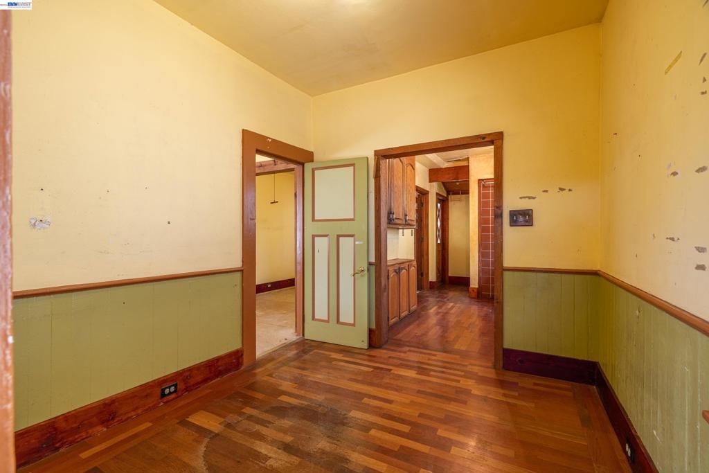 Image 8 of property listing at 917 Central Ave, Alameda, CA 94501