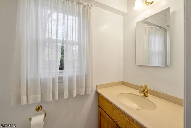 62 Martis Ave, Ramsey Boro, NJ 07446