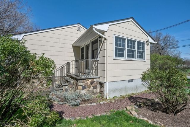 62 Martis Ave, Ramsey Boro, NJ 07446