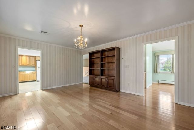 62 Martis Ave, Ramsey Boro, NJ 07446