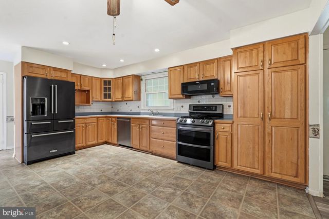 2209 DIAMOND ST, Sellersville, PA 18960