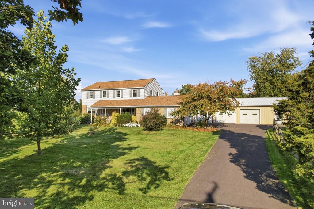 2209 DIAMOND ST, SELLERSVILLE, PA 18960 — exterior