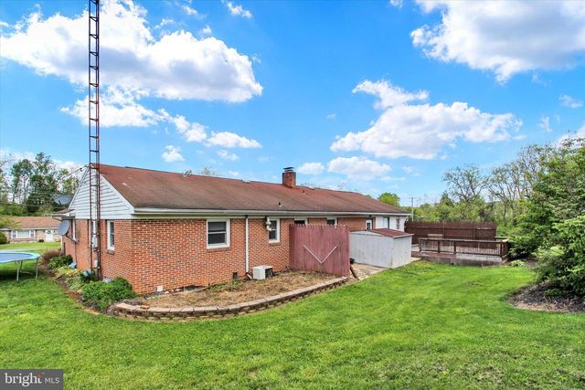 5840 YORK RD, Spring Grove, PA 17362