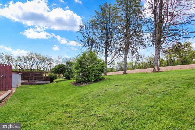5840 YORK RD, Spring Grove, PA 17362