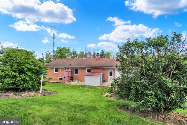 5840 YORK RD, Spring Grove, PA 17362