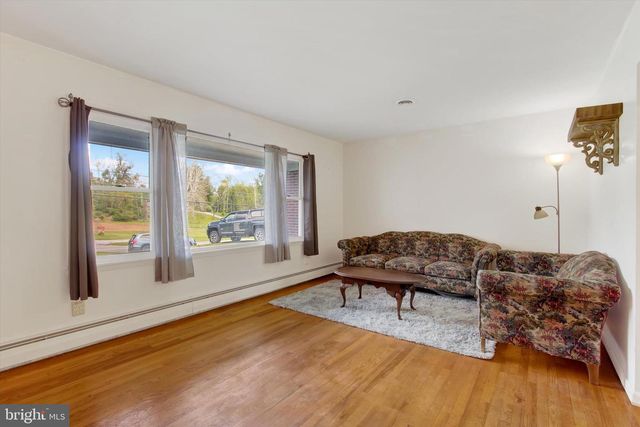 5840 YORK RD, Spring Grove, PA 17362